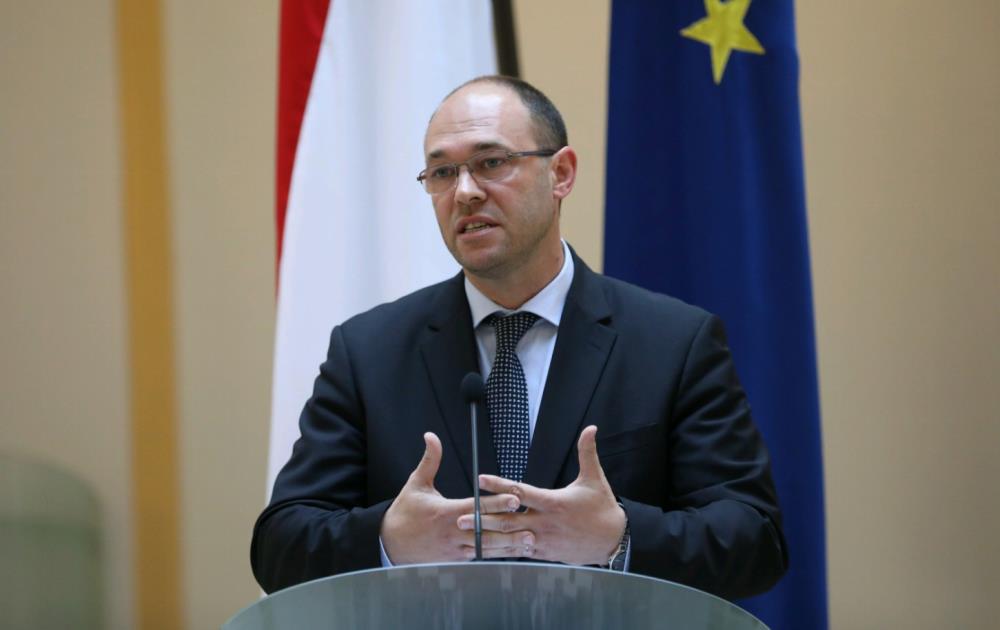 Ministar vanjskih i europskih poslova Stier podnio ostavku