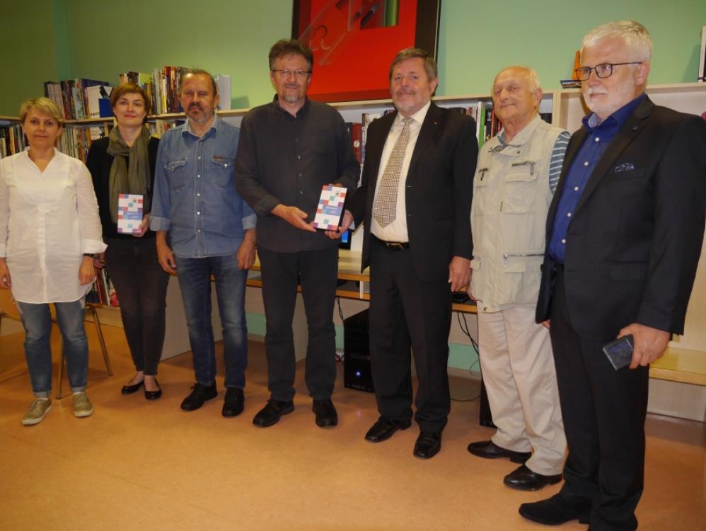 Sesvetski Rotarijanci darovali knjižnjici micro:bitove