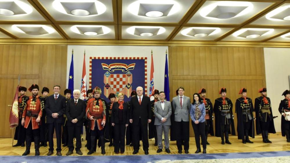 Predsjednica RH primila predstavnike ustanove Academia Cravatica i Počasne satnije Kravat pukovnije 
