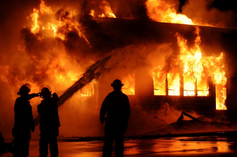 Zbog brojnih požara s teškim posljedicama vatrogasci pozivaju na oprez.