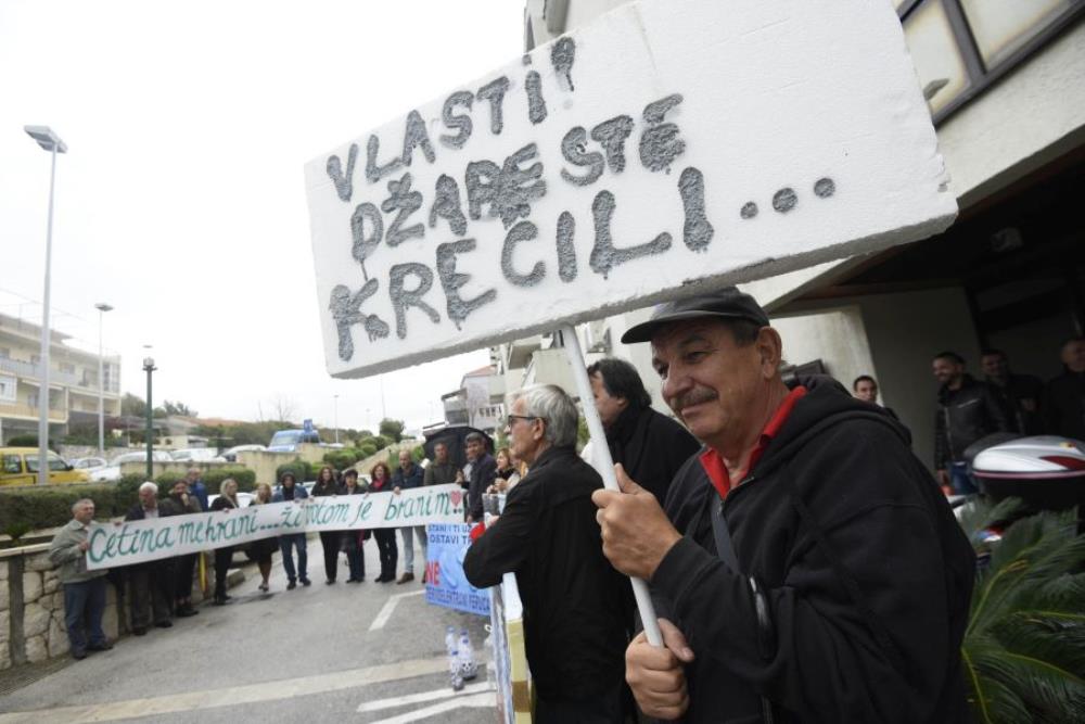 Prosvjednici traže: Zaustavite projekt termoelektrane Peruća