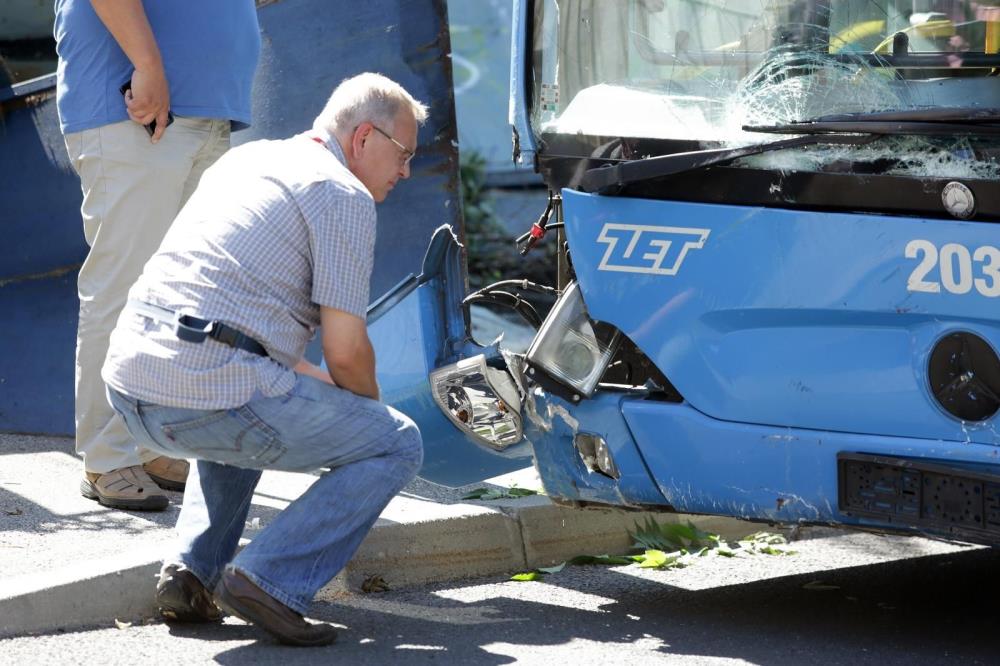 Sudar  ZET-ovog autobusa i kombija u Kučilovini, ozlijeđena jedna osoba
