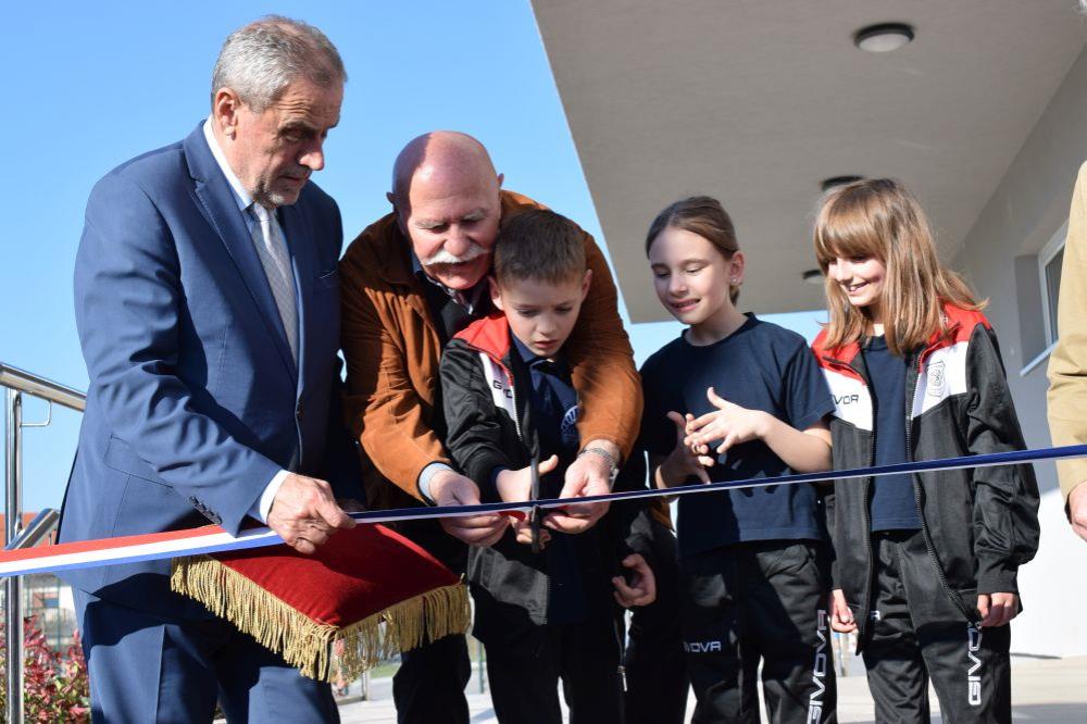 Gradonačelnik Bandić u subotu obišao Sesvete, u Sesvetskoj Selnici otvorio novi vatrogasni dom