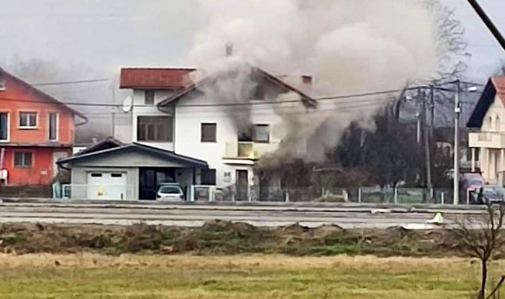 Požar u Brestju, gorjela obiteljska kuća, požar ugasili vatrogasci