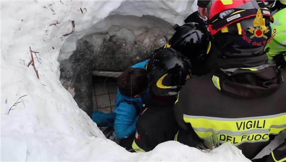 Sva djeca spašena iz ruševina zatrpanog hotela u Italiji