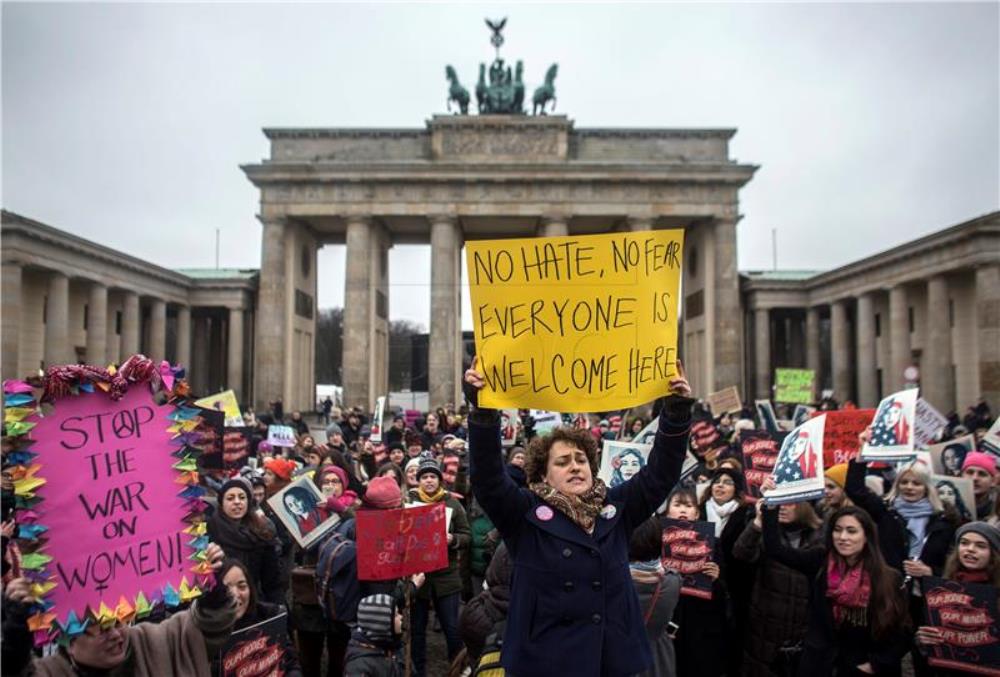 Ženski marš protiv Trumpa na ulicama europskih gradova