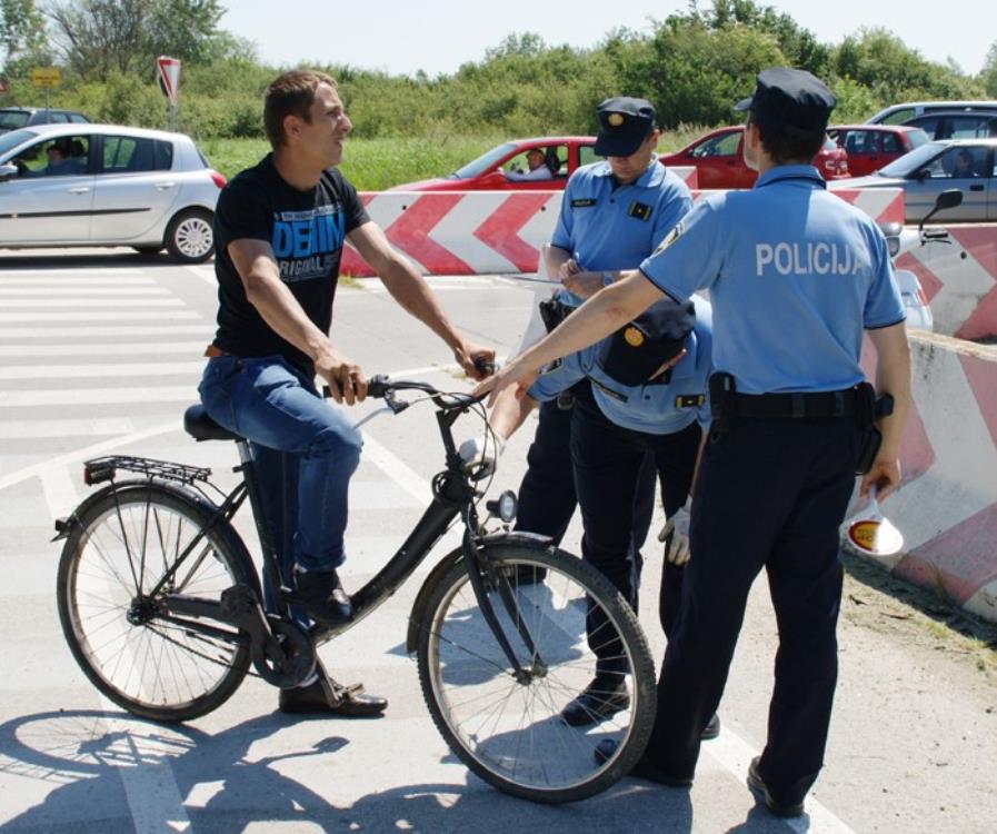 Policija u petak nadzire vozače na dva kotača