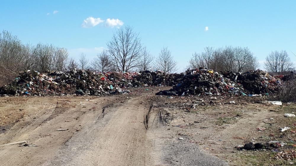 Nakon pobune građana počelo čišćenje otpada s deponija kraj groblja Markovo Polje (video s deponija)