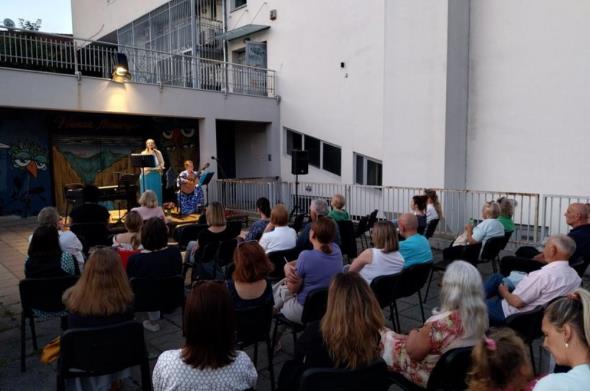 U sklopu Sesvetskog kulturnog ljeta održan Koncert  u ljetno predvečerje "Vodene pjesme"