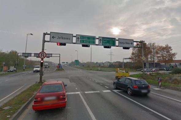 Teška prometna nesreća noćas na Slavonskoj kod Jelkovca, poginuo vozač BMW-a