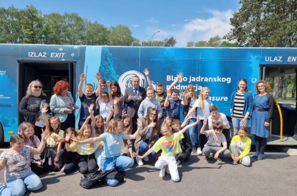 Učenici još jedne škole u Zagrebačkoj županiji obišli jedinstvenu izložbu smještenu u autobusu  Edukativna izložba mlade Jaskanke o blagu jadranskog podmorja  