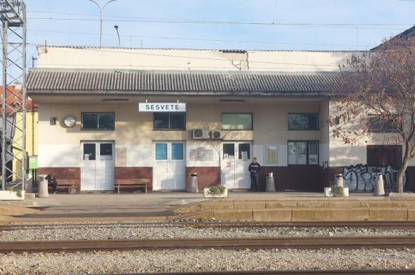 Drugi najprometniji željeznički kolodvor u Hrvatskoj, u Sesvetama i dalje je zapušten i bez nadstrešnica