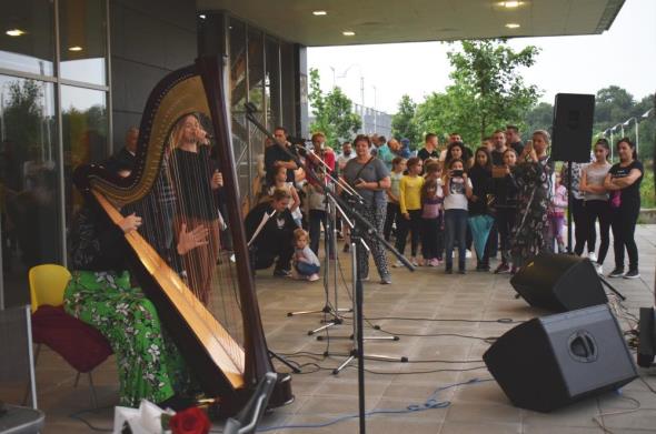 Harfa i filmska glazba otjerali oblake s jelkovečkog koncerta