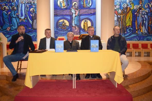  Knjiga Župa Svih Svetih autora mons. dr. Stjepana Kožula predstavljena u sesvetskom pastoralnom centru