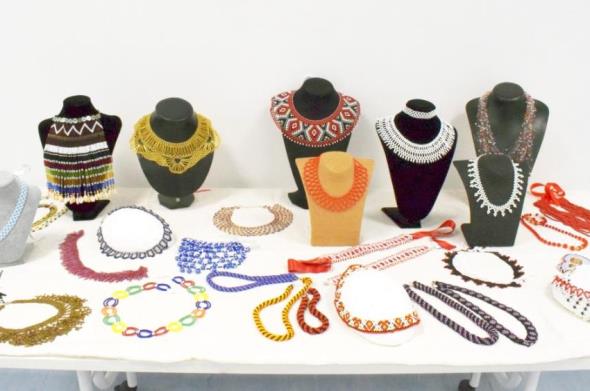 "Igra staklenim perlama", izložba etno nakita u galeriji ZIPS