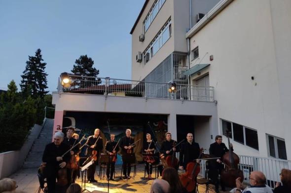 Zagrebački solisti održali u Sesvetama koncert na otvorenom
