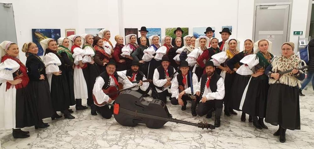 Sesvetski folkloraši izvedbama na smotri potvrdili da su najbolji u Zagrebu