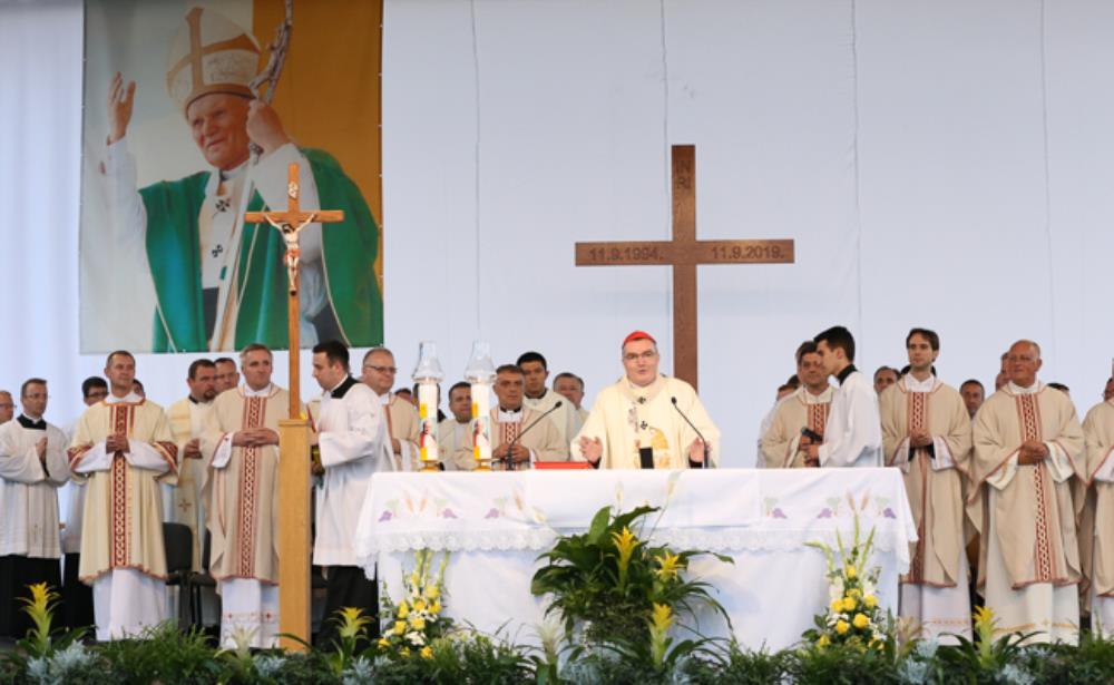 Kardinal Bozanić sinoć je u Novom Jelkovcu predvodio misno slavlje