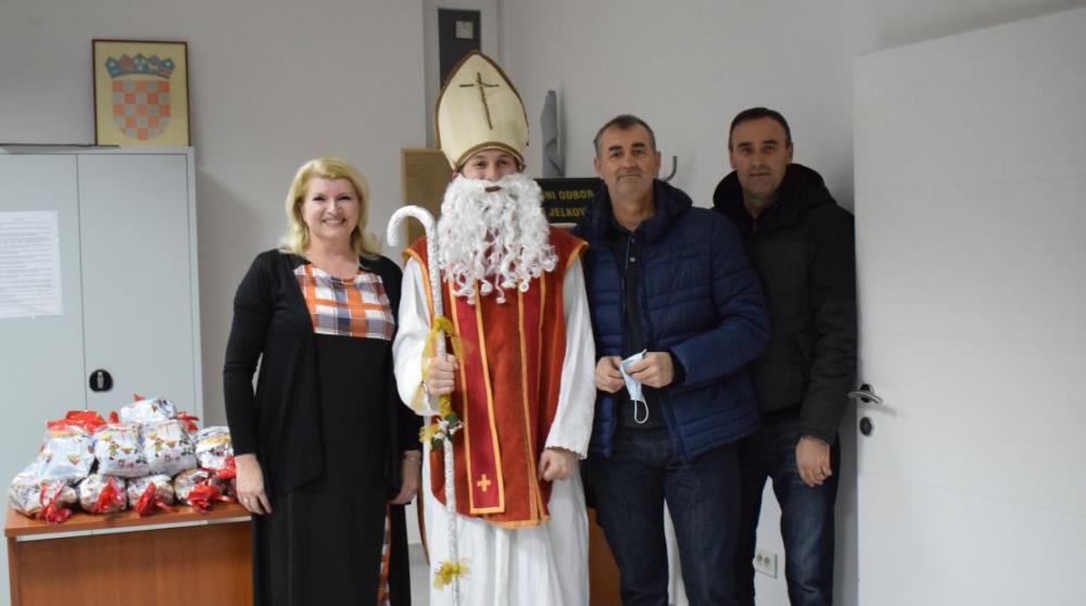 Sesvetski Domovinski pokret doveo jučer sv. Nikolu u Novi Jelkovec