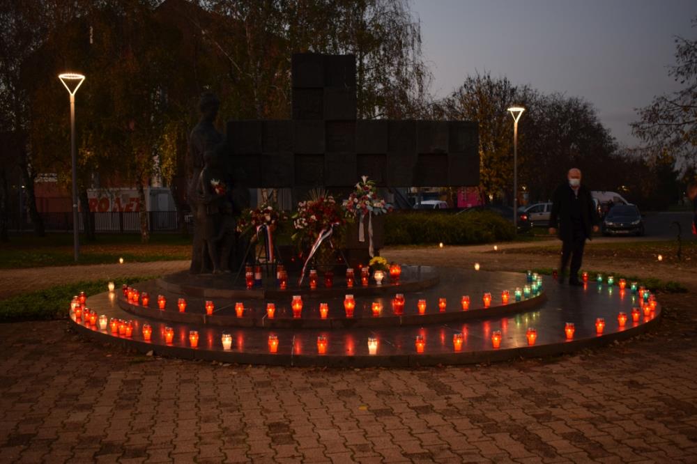 U Sesvetama tradicionalno zapaljene svijeće za Vukovar i Škabrnju