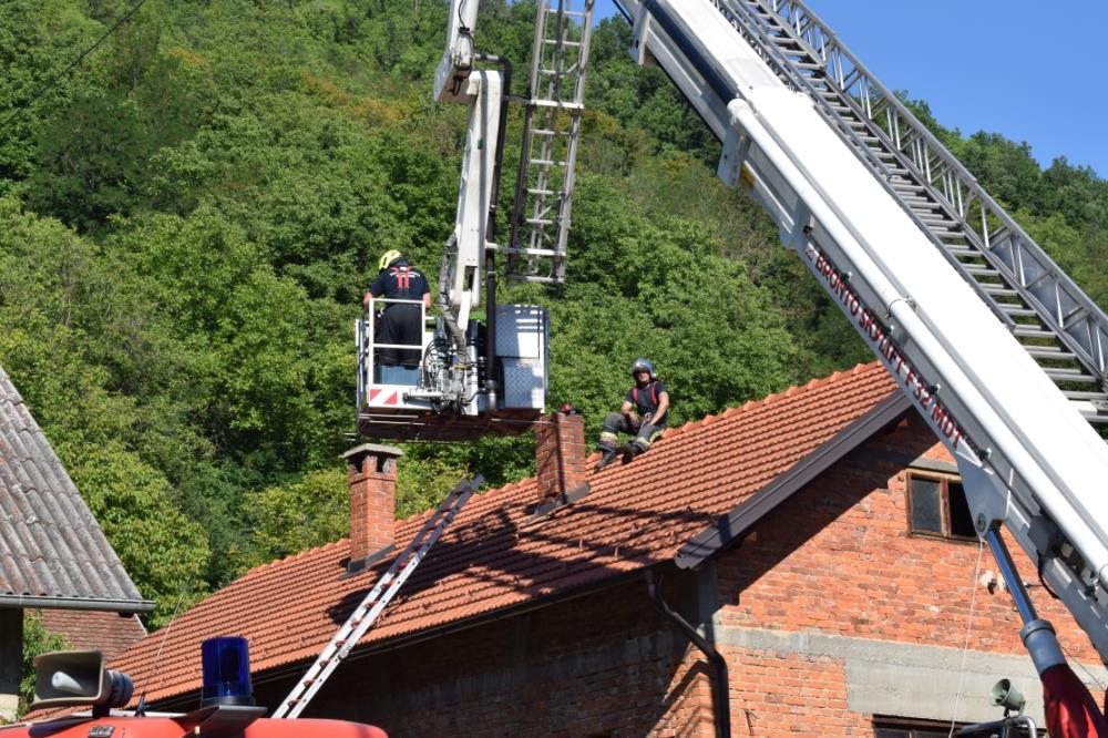 Vatrogasci intervenirali u Gornjem Vugrovcu zbog dimnjaka