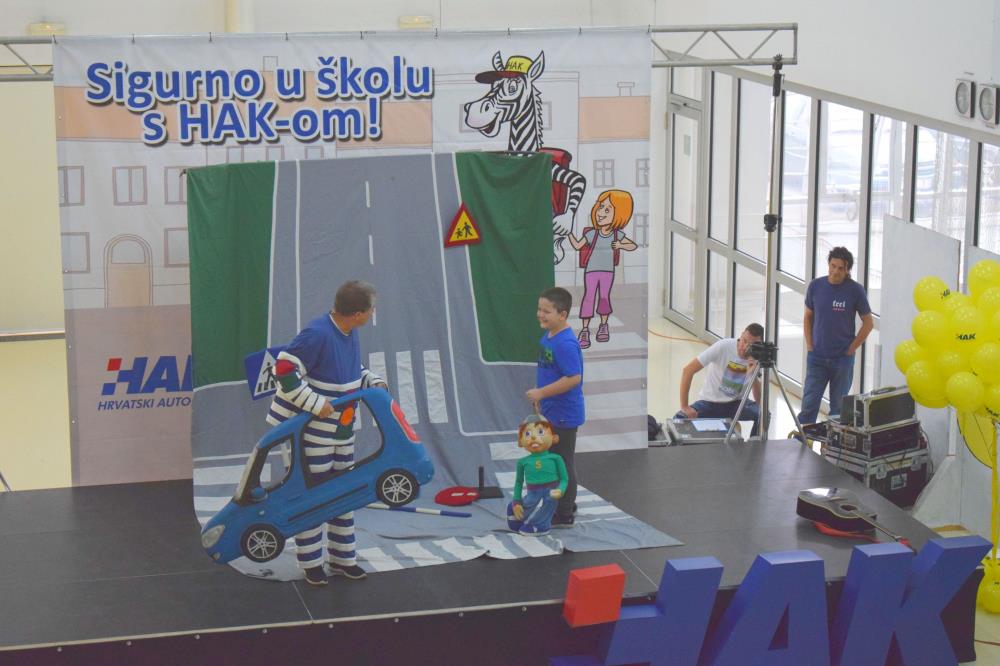 Edukativna akcija Sigurno u školu s HAK-om održana u OŠ Sesvetska Sopnica (video)
