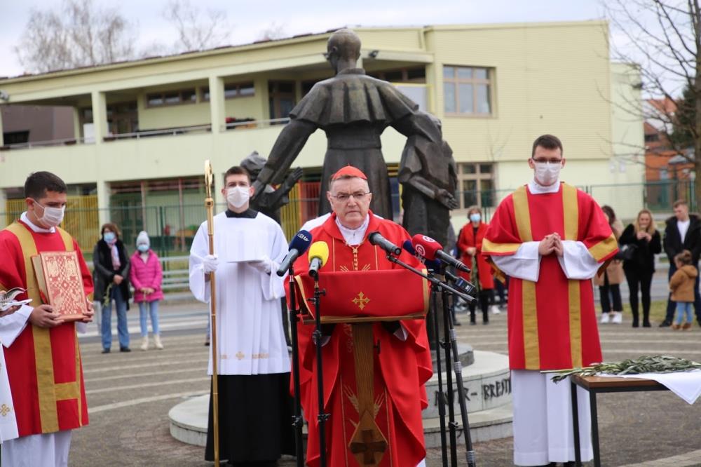 Kardinal Bozanić na Cvjetnicu služio misu u Brestju