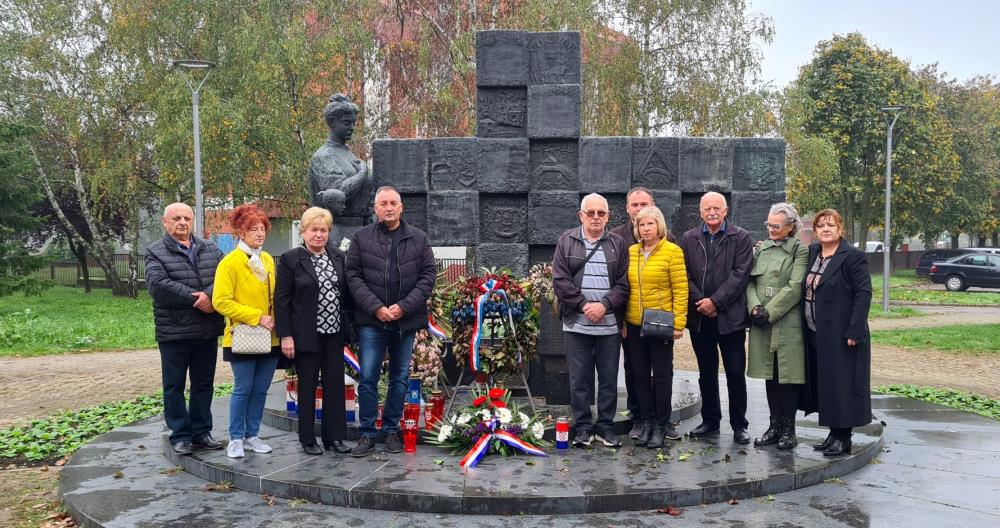 Predstavnici sesvetskog SDP-a položili cvijeće kod spomenika u Bistričkoj