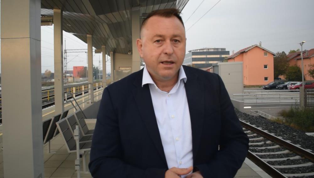 Deur:  Grad više od pola godine nije u stanju izdati uporabnu dozvolu za željezničko stajalište Sopnica