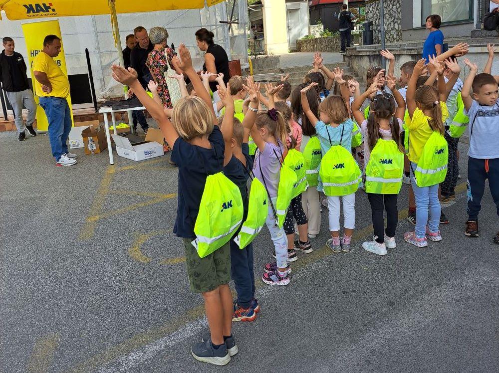 Auto klub Sesvete predstavio  akciju „Sigurno u školu s HAK-om”