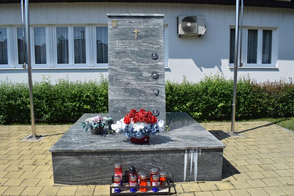 Dani Brestja završili polaganjem cvijeća na spomenik poginulim braniteljima iz Brestja i misom