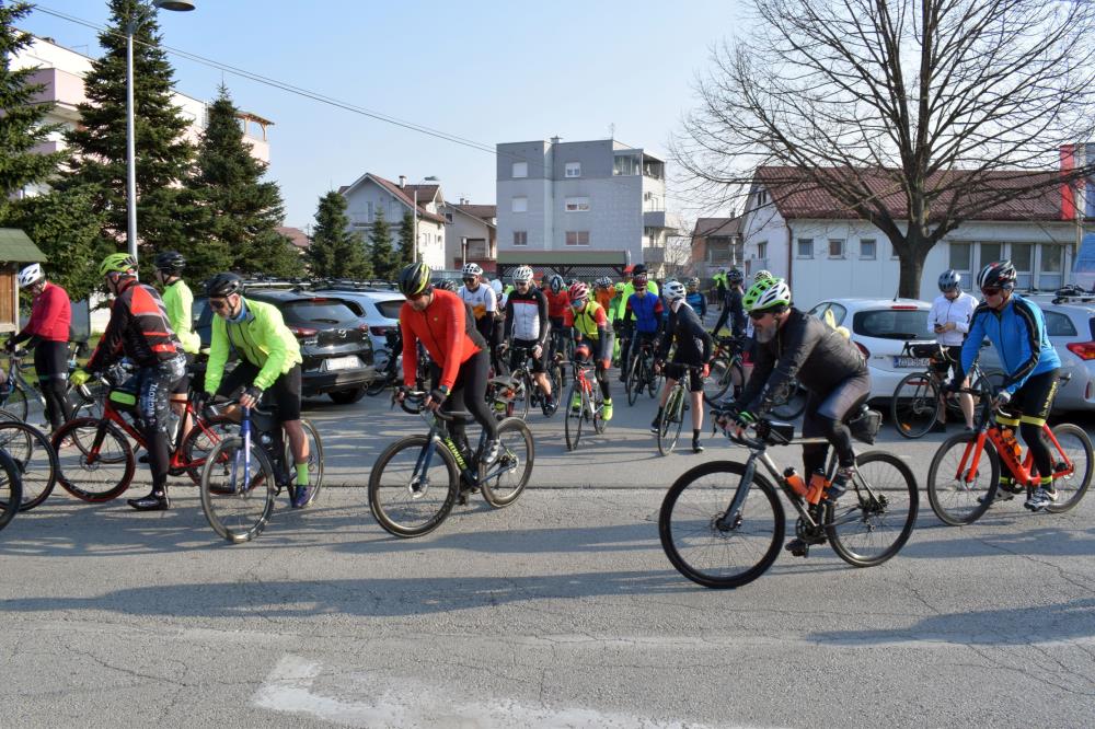 Biciklisti u subotu okupirali Sesvete, održano "Sesvetsko proljeće 2022" Brevet des randonneurs