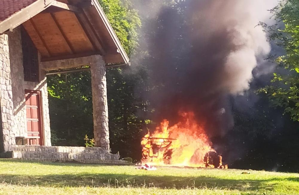 Požar na Lipi: Kod kapelice izgorio quad