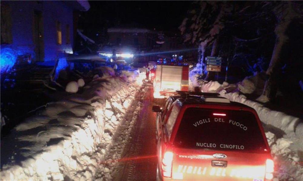 Italija: Lavina odnijela cijeli hotel, 30 ljudi zatrpano pod snijegom