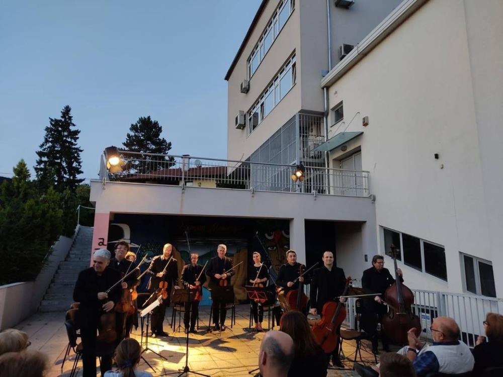 Zagrebački solisti održali u Sesvetama koncert na otvorenom